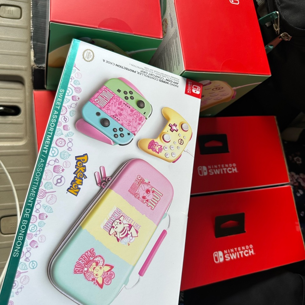 Nintendo Switch Pokémon Edition - Pink and Green
